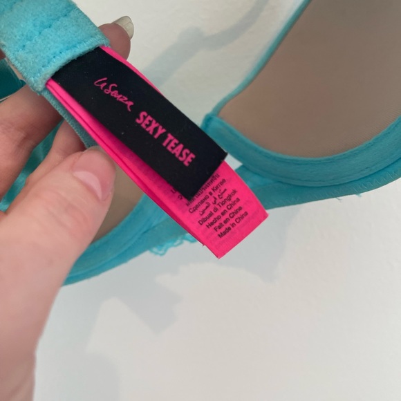 Sexy Tease 32C La Senza bra - Picture 5 of 5